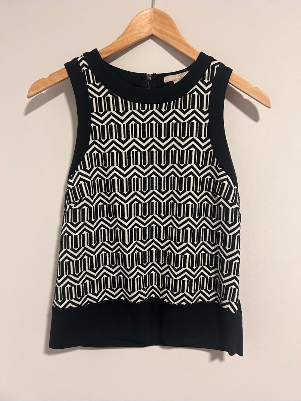 Banana Republic Black & White Geometric Sleeveless Knit Top, Size XS
